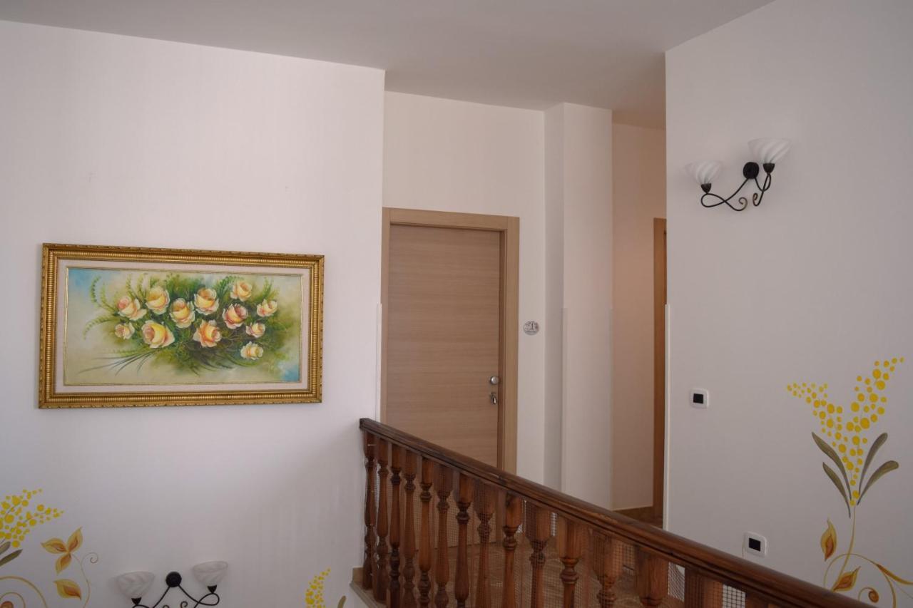 プルサーノ Le Mimose Bed & Breakfast エクステリア 写真